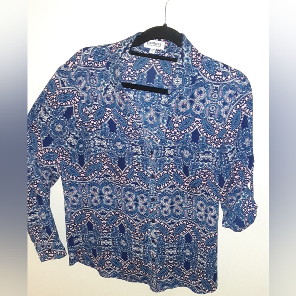 Express The Portofino shirt. Bright paisley button down blouse. Size Lrg